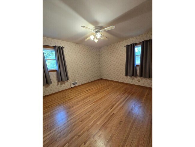 Building Photo - 3209 Welcome Ave N