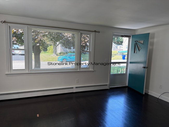 Building Photo - Newly Renovated Single Family Home For Ren...