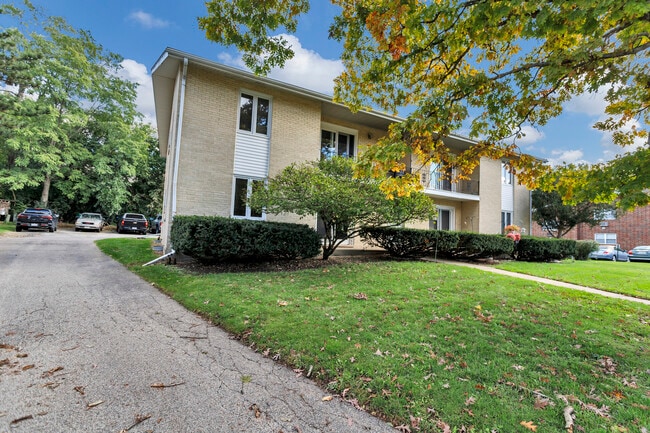 Building Photo - 31 Green Oaks Dr