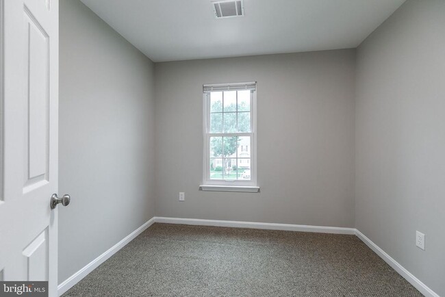 Building Photo - 1043 Downing Ct