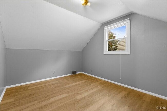 Building Photo - 60 Leslie Ave