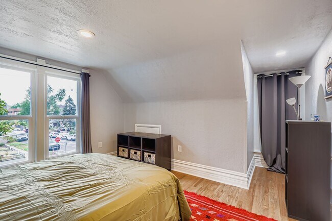 Building Photo - 536 E 2nd Ave