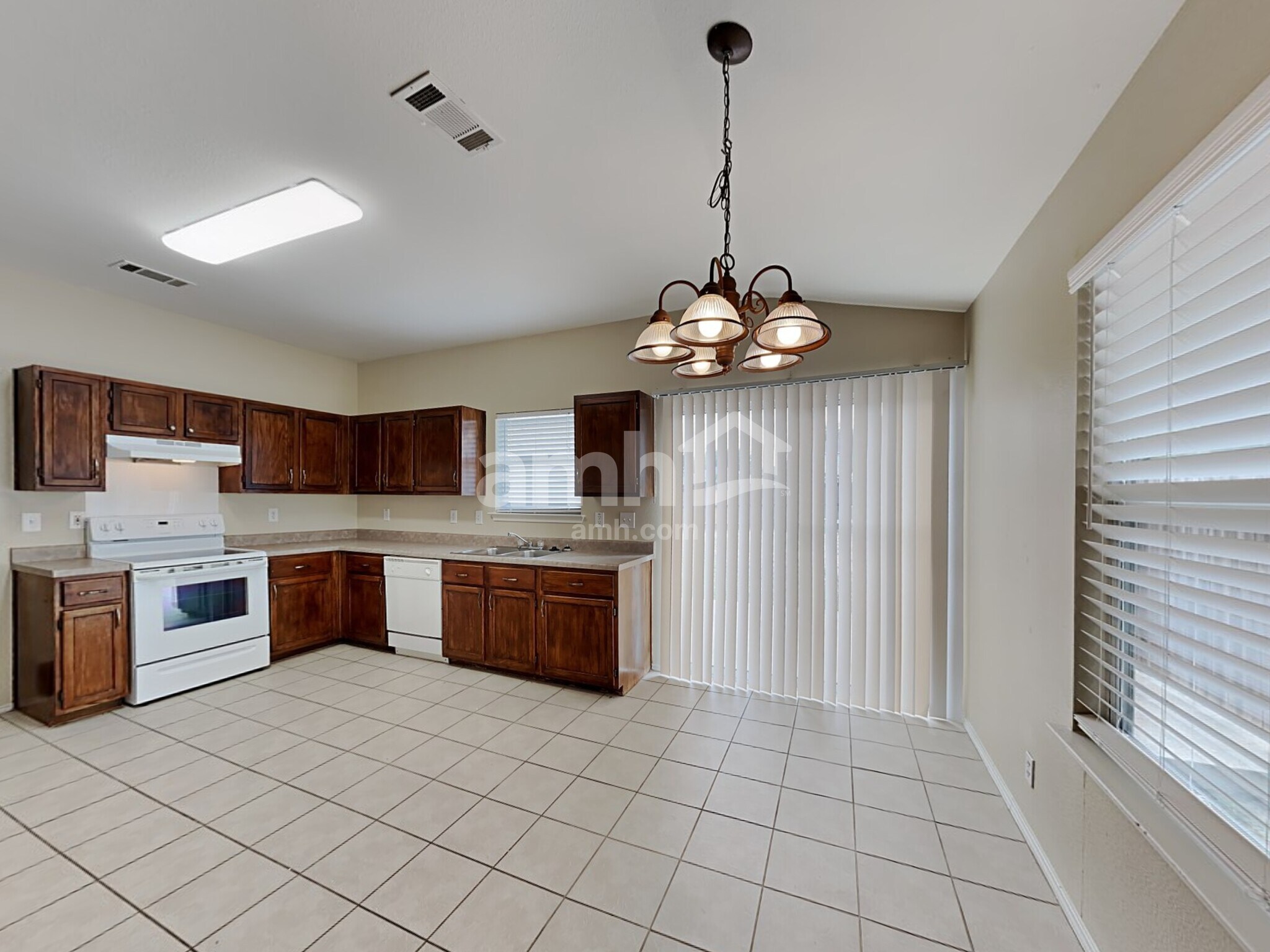 Building Photo - 1419 Diamond Blf