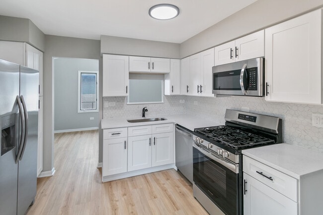 Building Photo - 242 S Harper Ave