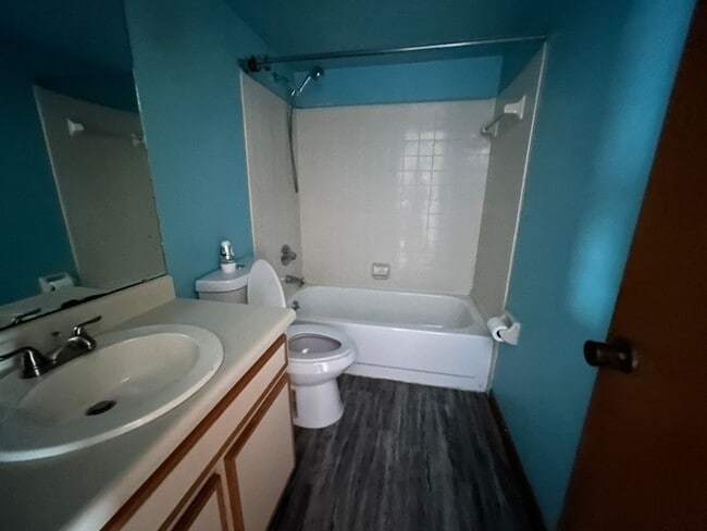 Building Photo - 2/2 In Green Leaf