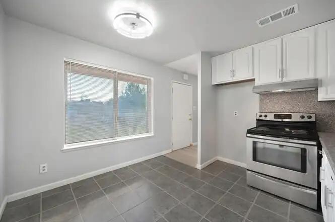 Building Photo - 5800 Mascot Ave