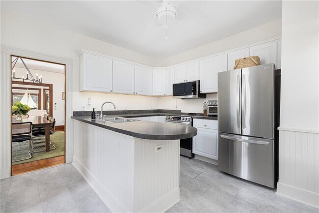 Building Photo - 14 Greenough Pl