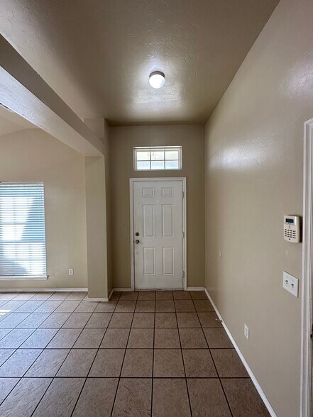 Building Photo - 809 Beechwood Way