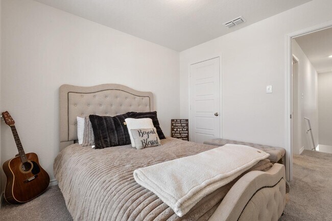 Building Photo - 4631 Otra Otra Dr
