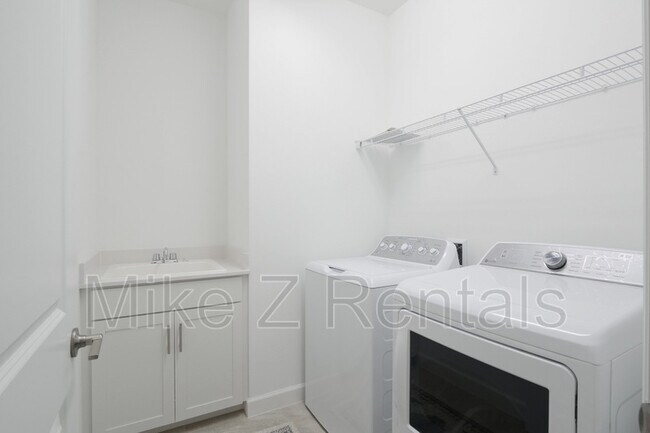 Building Photo - 18315 Ridgeline Dr