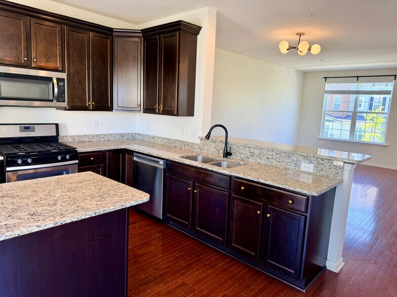 Open! - 3744 Green St