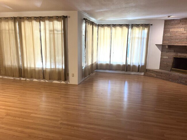 Building Photo - 7731 Filice Dr
