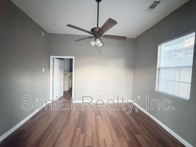 Building Photo - 2433 St Anthony St