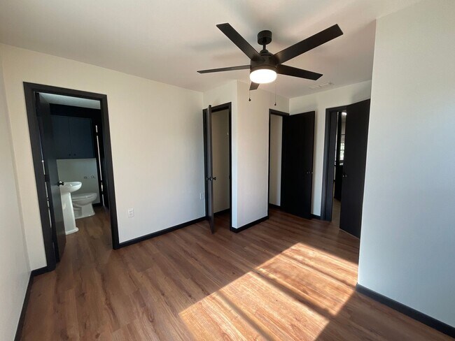 Building Photo - Available Now- 2 Bedroom 1 Bath in Granite...