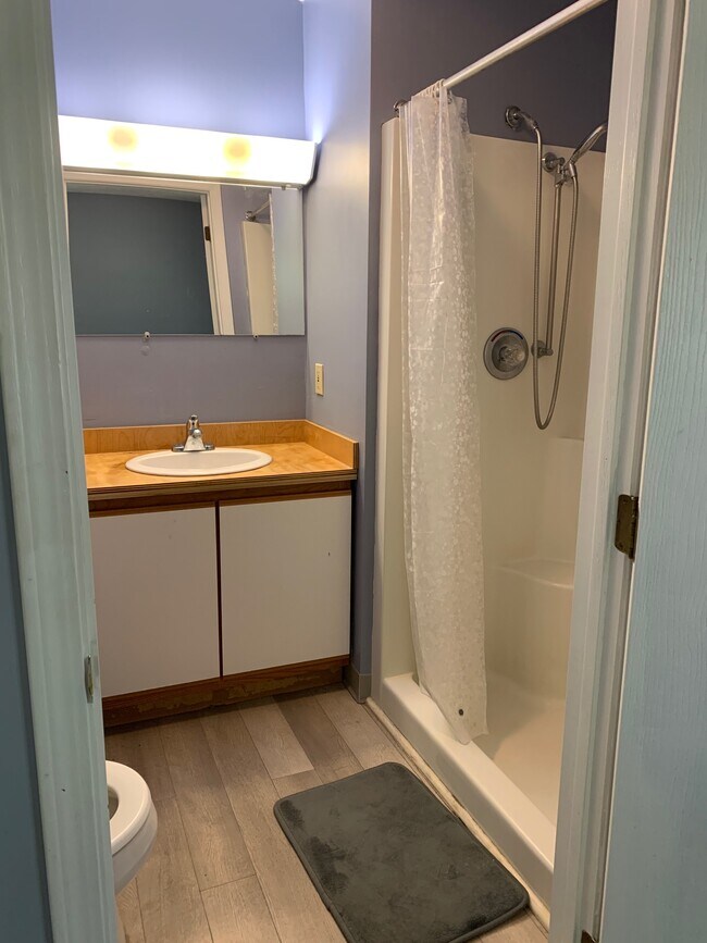 Building Photo - 1002 Webster St