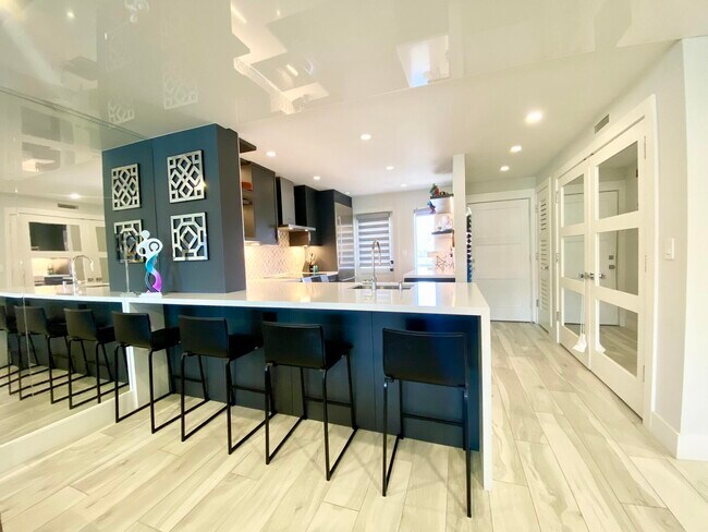Building Photo - 2871 N Ocean Blvd