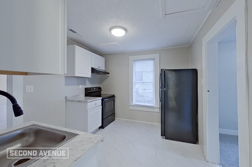 Building Photo - 1709 1st St S