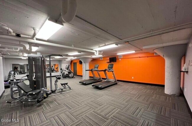 Building Photo - 733 Broadway