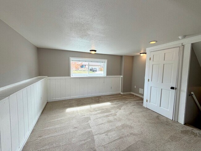 Building Photo - Acres Green Beauty