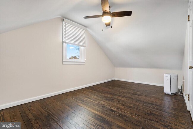 Building Photo - 48 S Locust Ave