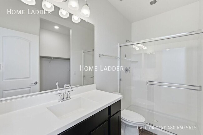 Building Photo - 2713 N Camden Dr
