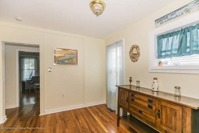 Building Photo - 105 Webb Ave