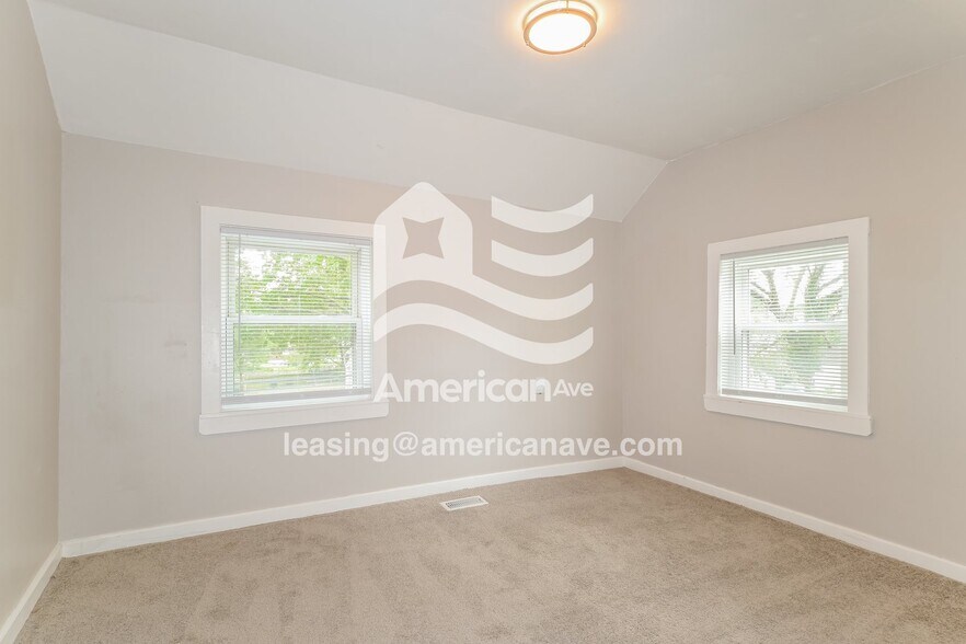 Building Photo - 814 Wachtel Ave