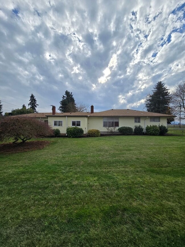 Building Photo - Pet Friendly 3 Bed / 2Bath Home with 2 Garages, Open Air Covered Storage, Large Open Yard, and more!