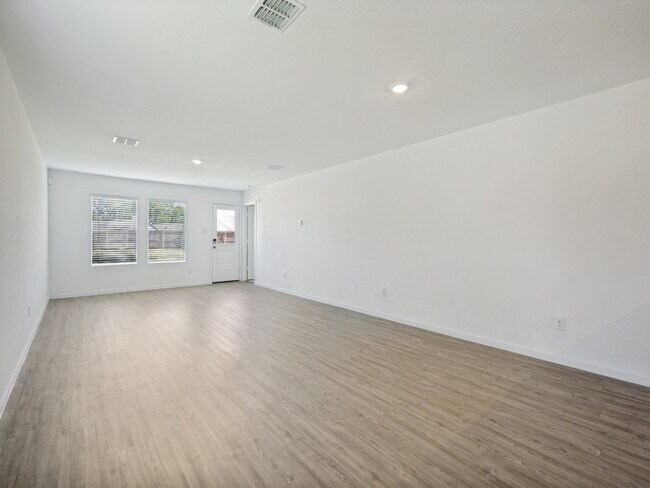 Building Photo - 6736 Bramblewood Dr