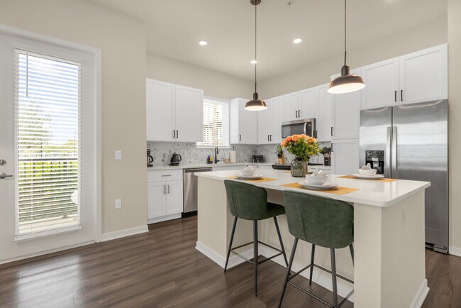 Building Photo - 1223 E Plant St