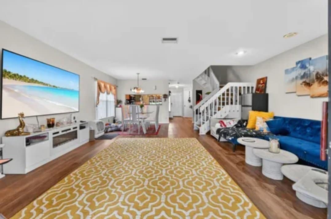 Building Photo - 4587 Carambola Cir S
