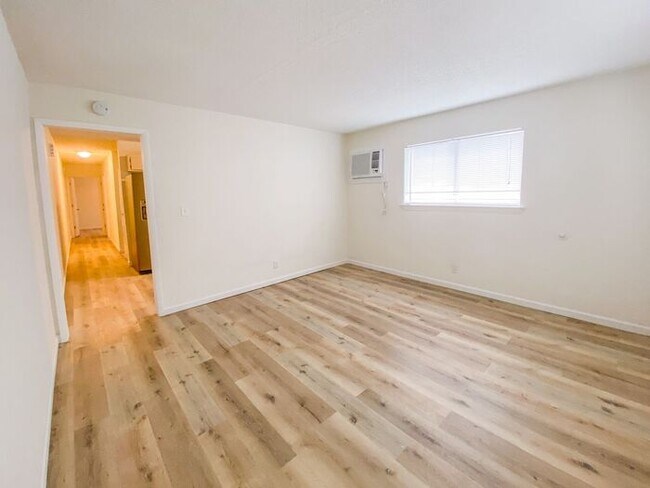 Building Photo - Beautiful 2 Bedroom in East Ridge, TN!