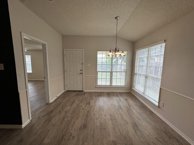 Building Photo - Charming North Lubbock Home with Spacious ...