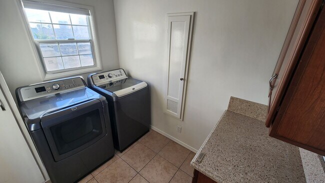 Building Photo - Michael Eilenberg