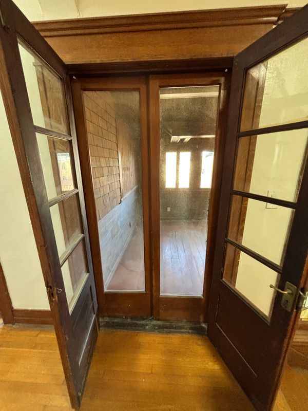 Building Photo - 2618 Kenwood Ave