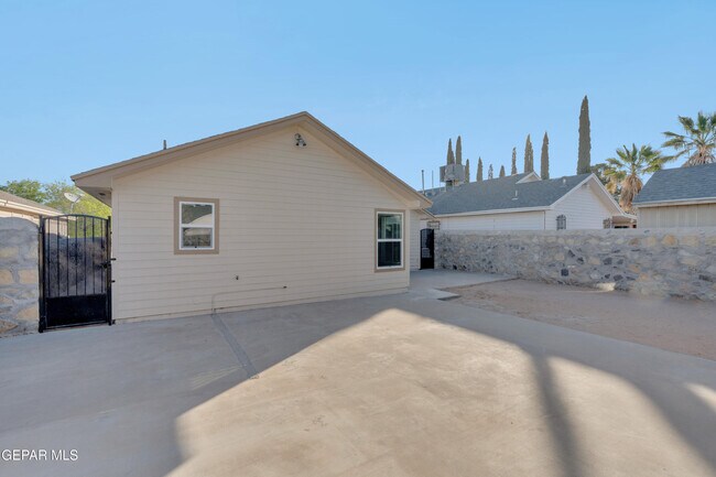 Building Photo - 12077 Castle Keep Cir