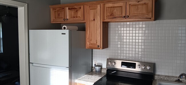 Building Photo - 548 E Woodrow St