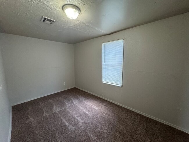 Building Photo - 2 bed 1 bath home for rent near 59th betwe...
