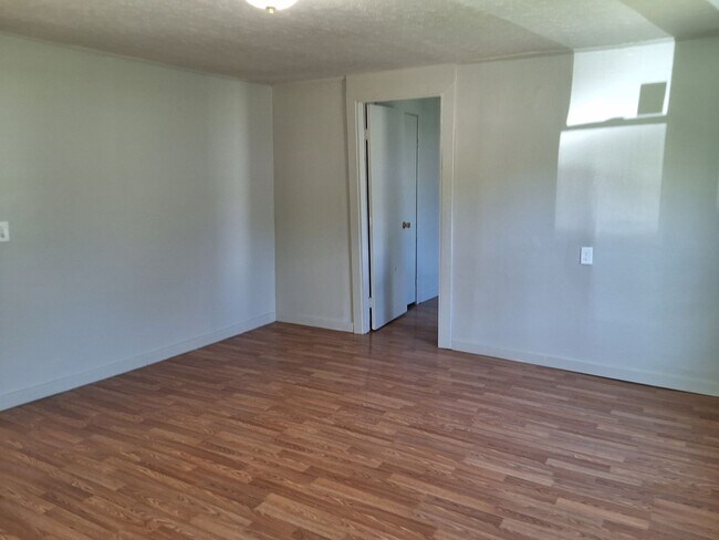 Building Photo - Charming  3 Bed, 2 Bath  House Located in Radcliff