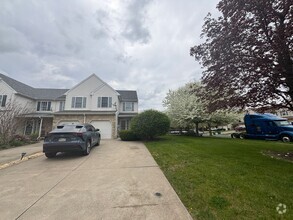Building Photo - Welcome Home- 3 bedroom 2.5 bath updated a...