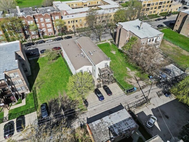 Building Photo - 6139 S King Dr