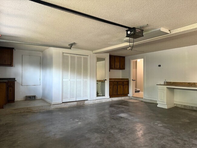 Building Photo - 5 Flourite Cove