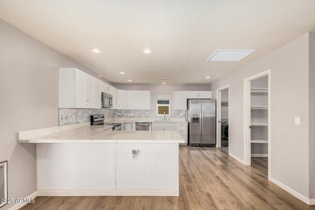 Building Photo - 4950 W Grovers Ave