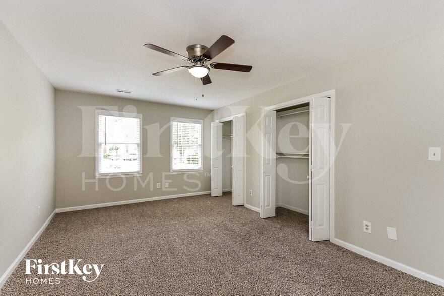 Building Photo - 1600 Brookview Cove