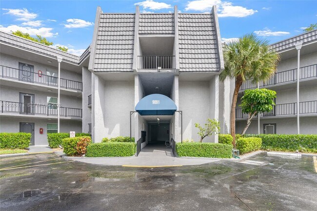 Building Photo - 9091 Lime Bay Blvd