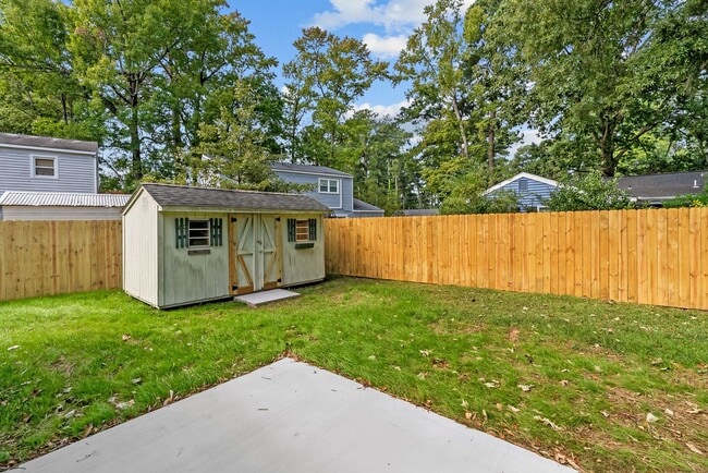 Building Photo - Great Location and Access to Interstate!
