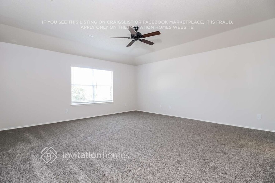 Building Photo - 3933 Pinetree Dr