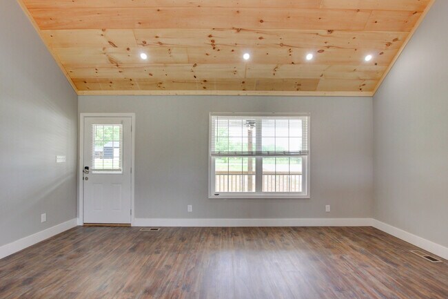 Building Photo - 5821 Highland Lick Rd