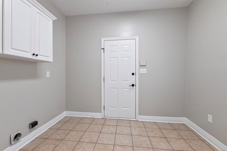 Building Photo - 8920 Green Chase Dr