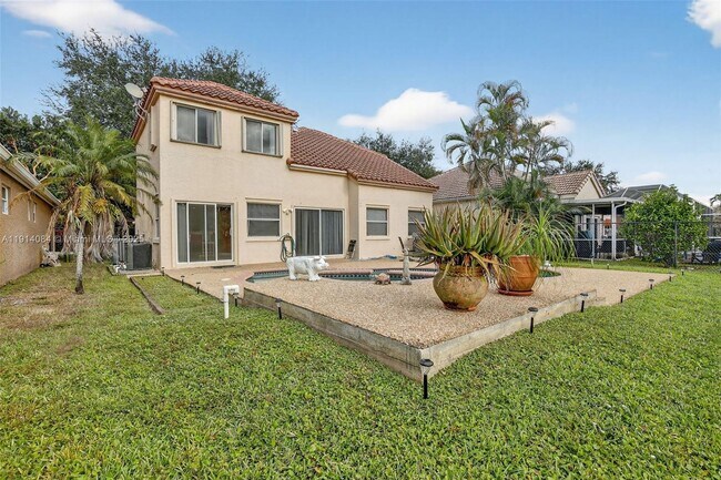 Building Photo - 9481 Oak Grove Cir